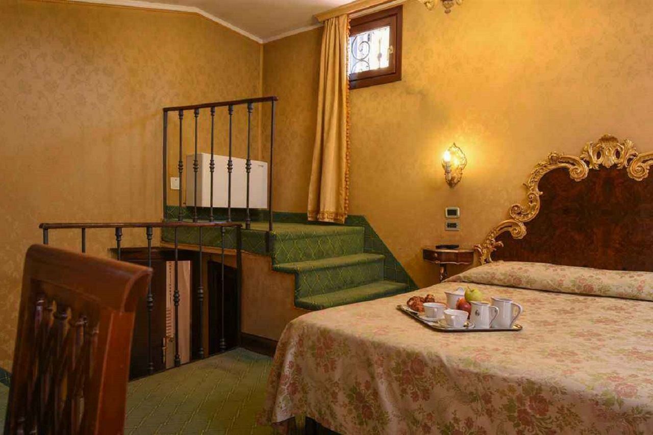 Hotel San Moise Венеція Екстер'єр фото